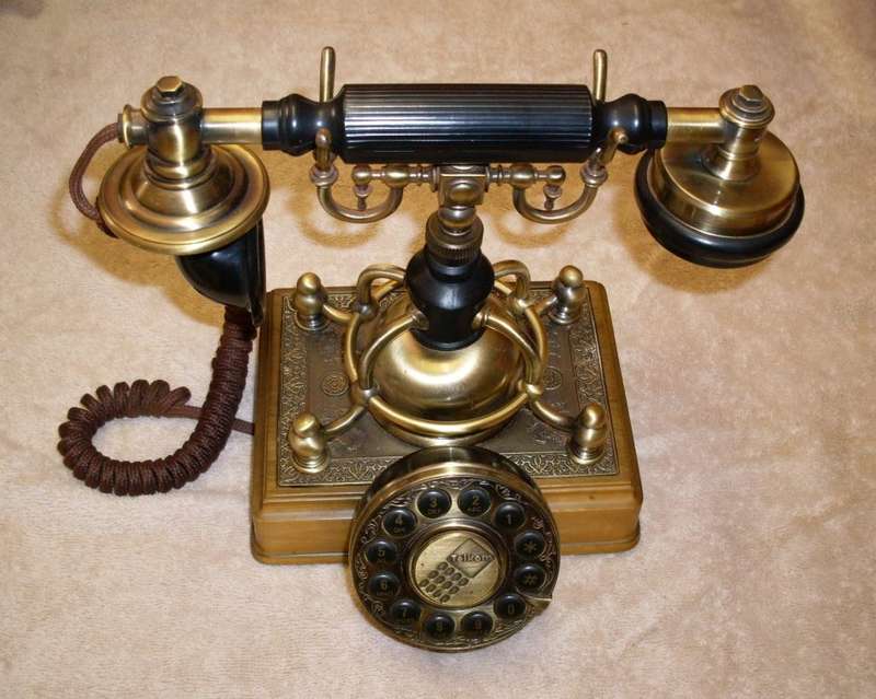 2005 - Classic 100 Vintage / Antique Design Telcom Telephone