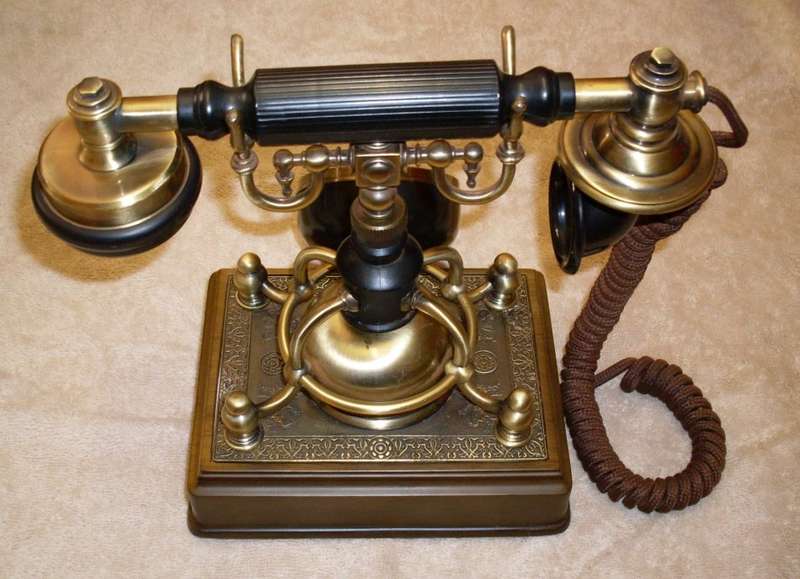 2005 - Classic 100 Vintage / Antique Design Telcom Telephone