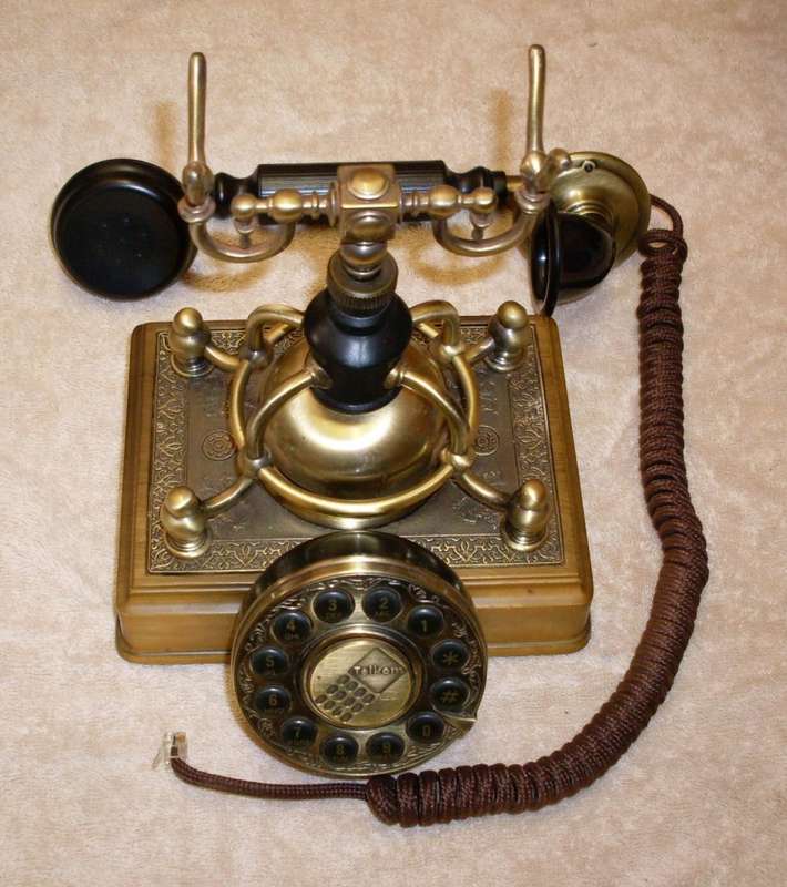 2005 - Classic 100 Vintage / Antique Design Telcom Telephone