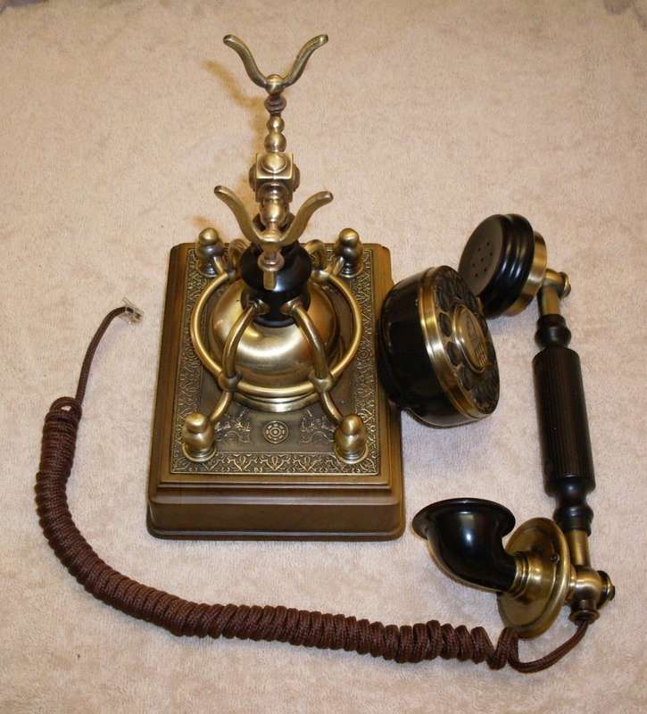 2005 - Classic 100 Vintage / Antique Design Telcom Telephone