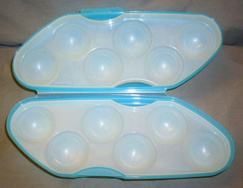 Tupperware Egg Storer / Keeper / Carrier / Container or Egg Tray for 6 or 12 eggs