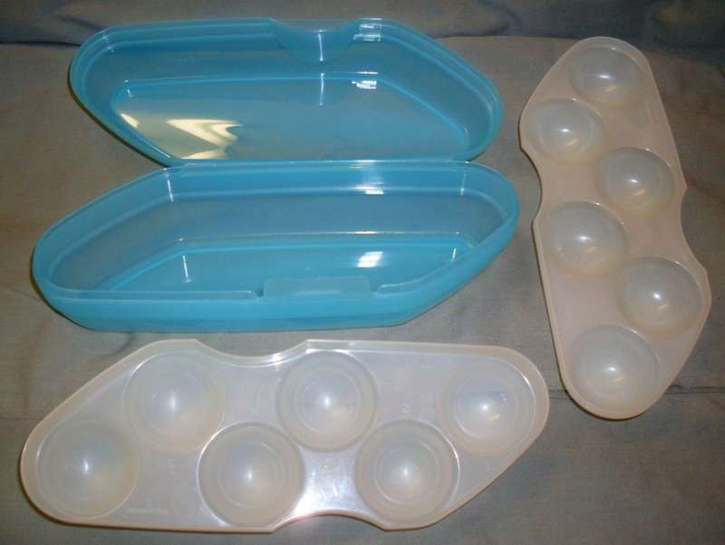 Tupperware Egg Storer / Keeper / Carrier / Container or Egg Tray for 6 or 12 eggs