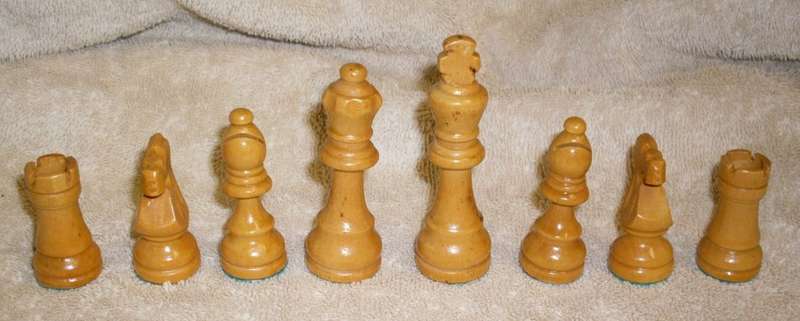 Vintage 1960's Wooden Chess Set - Storage Box / board is damaged