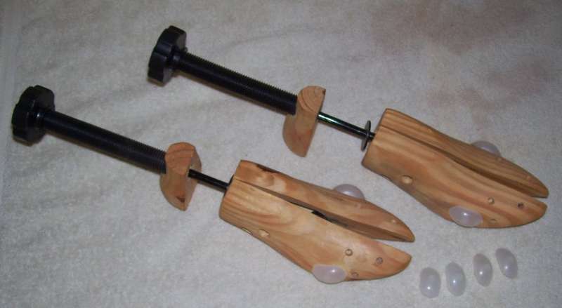 Set of Two Deluxe Wooden Shoe Stretchers - Size 5 to 7 - As new
