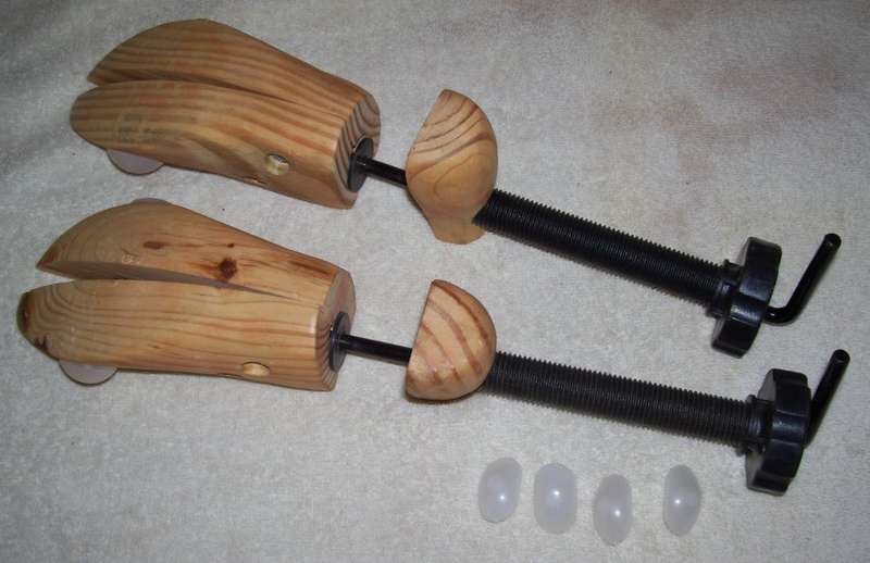 Set of Two Deluxe Wooden Shoe Stretchers - Size 5 to 7 - As new