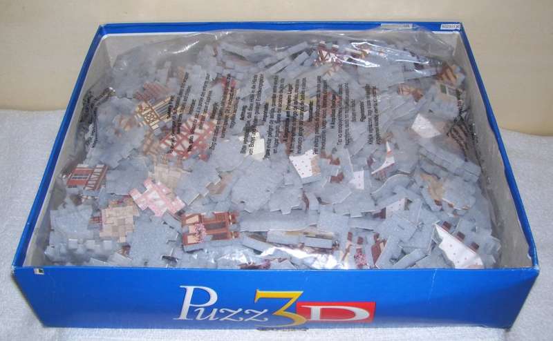 Vintage - 1996/97 - MB PUZZ 3D BAVARIAN MANSION from Milton Bradley (MB)...............