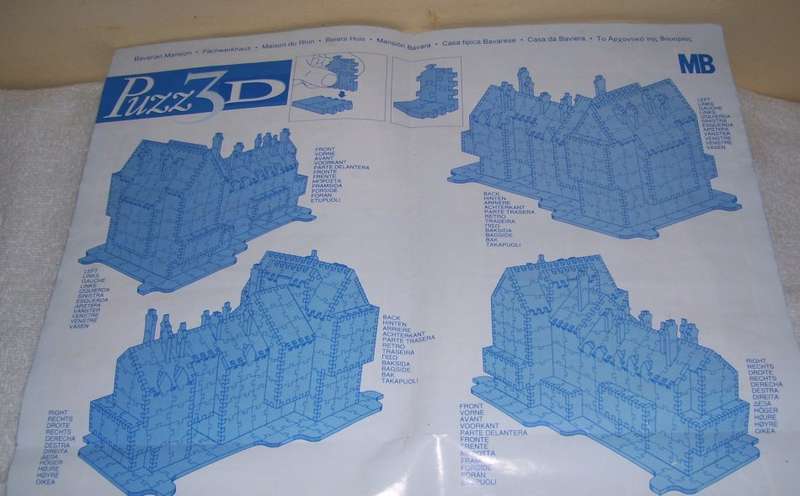 Vintage - 1996/97 - MB PUZZ 3D BAVARIAN MANSION from Milton Bradley (MB)...............