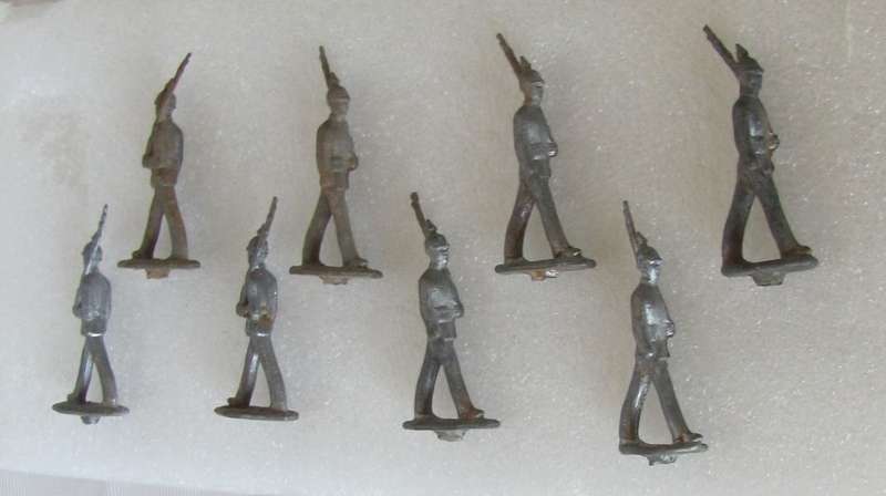 Lead Soldiers - 8 x Marching Infantry Riflemen - For Building an Army - Unfinished