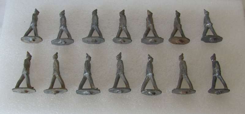 Lead Soldiers - 14 x Marching Infantry Swordsman - For Building an Army - Unfinished