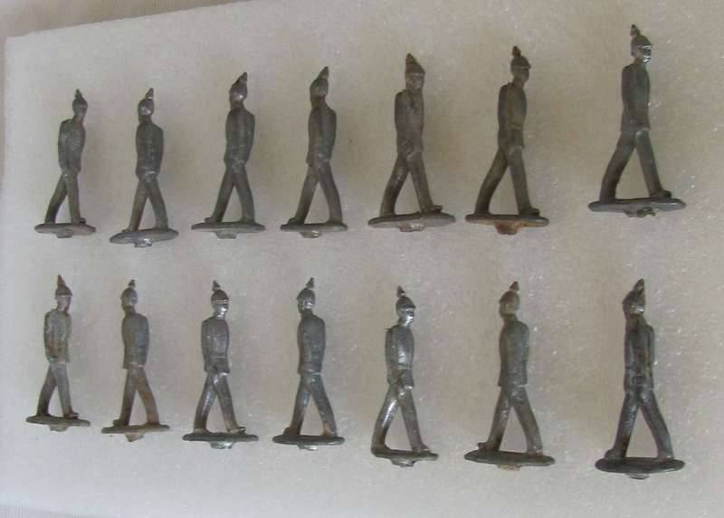 Lead Soldiers - 14 x Marching Infantry Swordsman - For Building an Army - Unfinished