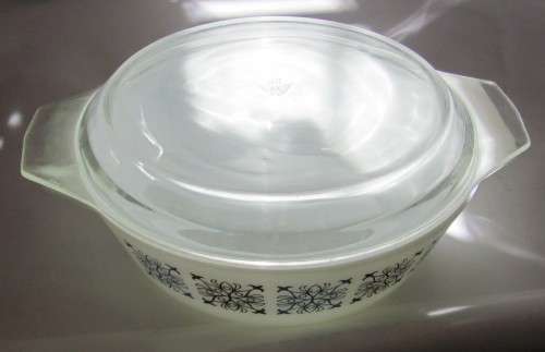 Vintage 1950`s- 1960`s JAJ Chelsea 2 Pint Oven Proof Bowl with Lid made in England - Ovenware PYREX