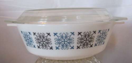 Vintage 1950`s- 1960`s JAJ Chelsea 2 Pint Oven Proof Bowl with Lid made in England - Ovenware PYREX