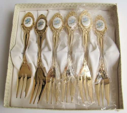 Vintage - EETRITE 24 Carat Gold Plated Cake Forks with White Porcelain and Blue Rose Design Tops