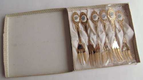 Vintage - EETRITE 24 Carat Gold Plated Cake Forks with White Porcelain and Blue Rose Design Tops