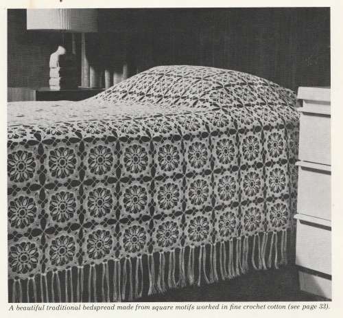 Joan Fisher`s Guide to Crochet - 1973 - Crochet Pattern Book