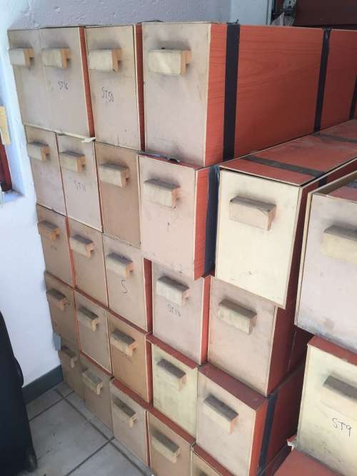 100,000s of stamps with R1 reserve!