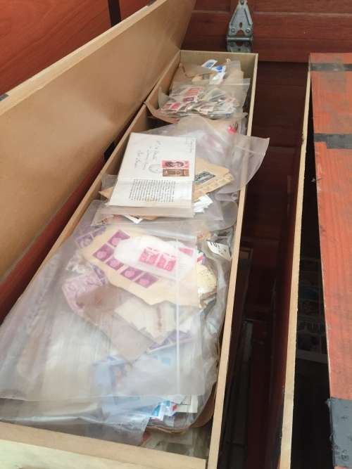 100,000s of stamps with R1 reserve!