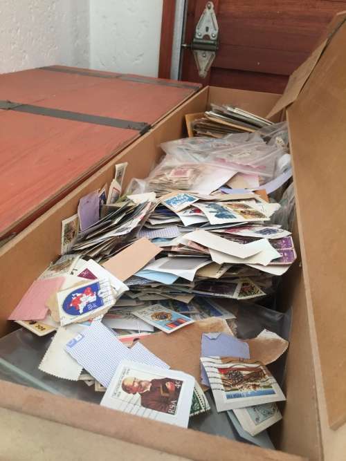 100,000s of stamps with R1 reserve!