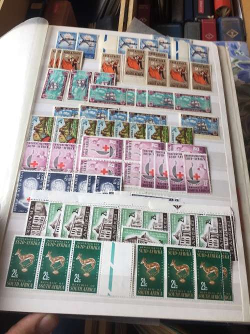 100,000s of stamps with R1 reserve!