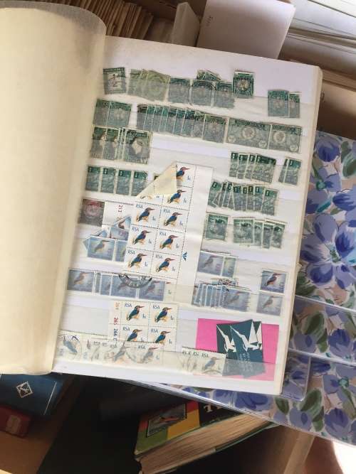 100,000s of stamps with R1 reserve!