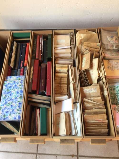 100,000s of stamps with R1 reserve!