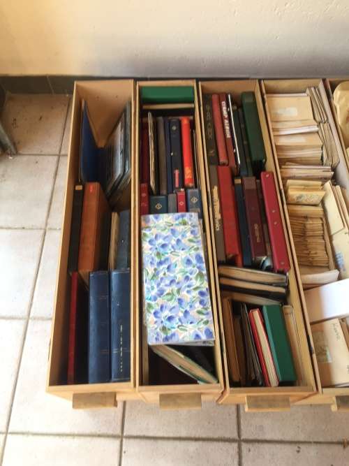 100,000s of stamps with R1 reserve!