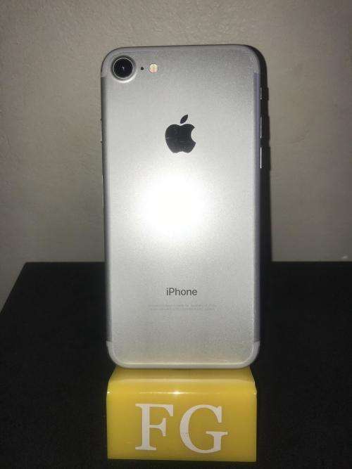 IPHONE 7 | SILVER | A1778 | MN8H2LL/A *** APPLE IPHONE7 ***