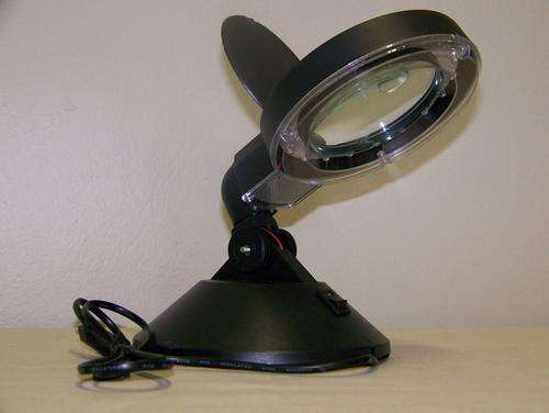 Magnifier; Desk top lamp