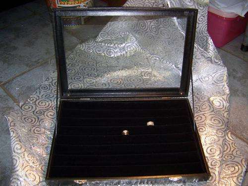 Ring display box.