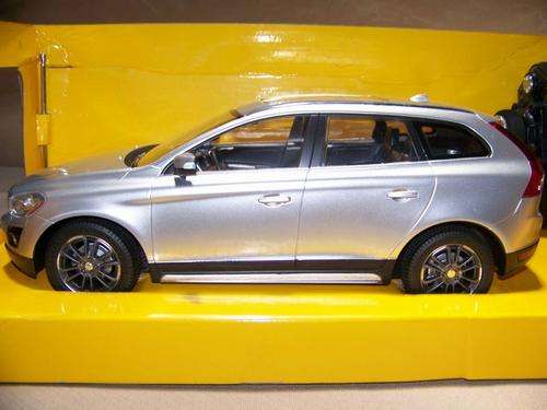 VOLVO  XC 60  SILVER    PRICE CUT.