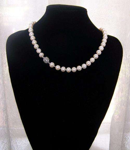 A grade fresh water pearls necklace and matching earrings.