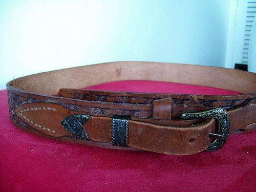 COOL HANDMADE VINTAGE WESTERN LEATHER BELT IN LIGHT BROWN WITH BEAUTIFUL BUCKLE