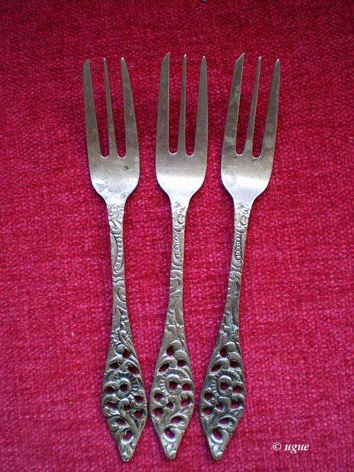 3 BEAUTIFUL AND DELICATE OLD CAKE FORKS WITH PIERCED FLORAL ART NOUVEAU MOTIF
