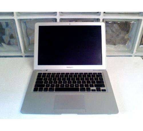 Apple Macbook Air - Box and CD's included - R1 No Reserve Crazy Auction!!!
