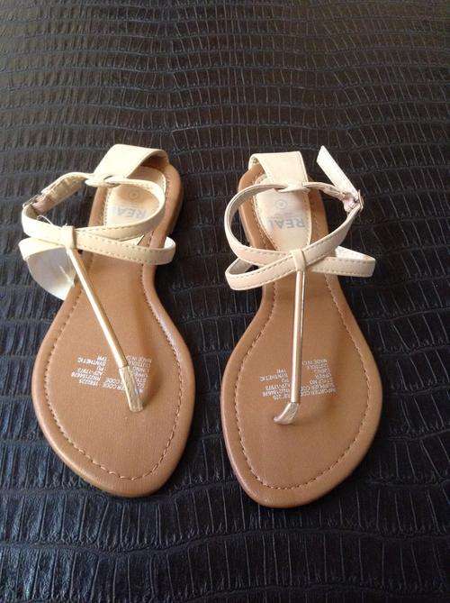 Beige summer sandals - Size 4