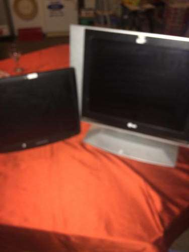1 x LG Screen and 1 x Samsung screen