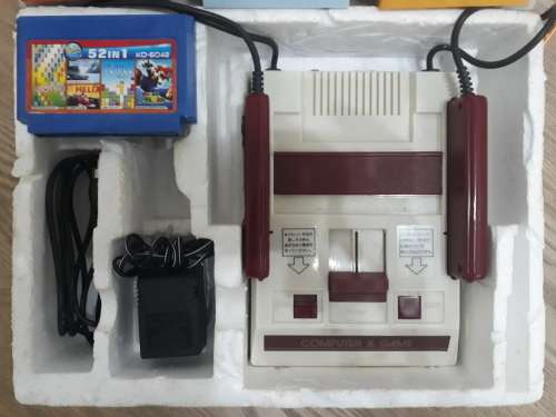 FAMICOM 8BIT TV GAME SYSTEM + GAME CARTRIDGES