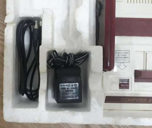 FAMICOM 8BIT TV GAME SYSTEM + GAME CARTRIDGES