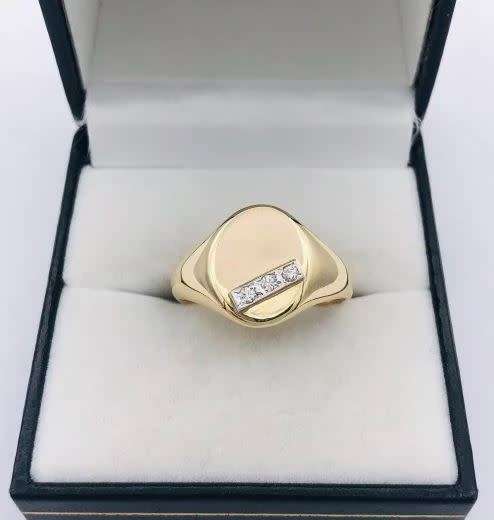 GOLD Signet Mens ring with diamonds
