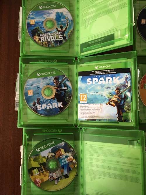 Xbox One Kinect + 8 Games BUNDLE