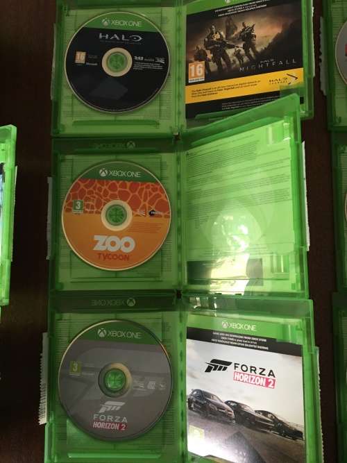 Xbox One Kinect + 8 Games BUNDLE