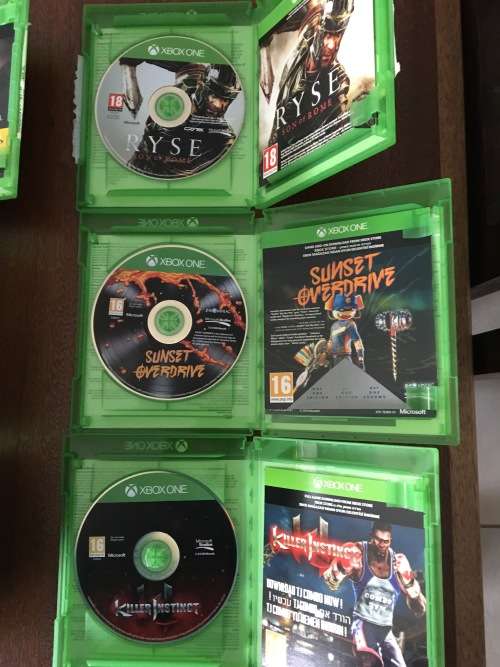 Xbox One Kinect + 8 Games BUNDLE