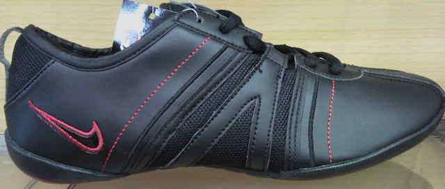 WOMENS NIKE SNEAKER ( BLACK & RED )