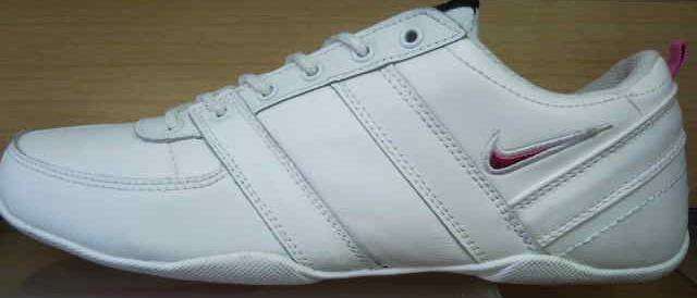 WOMENS NIKE SNEAKER