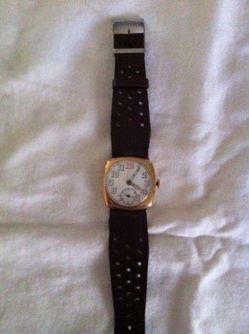 Exquisite Gold mens Vintage watch.
