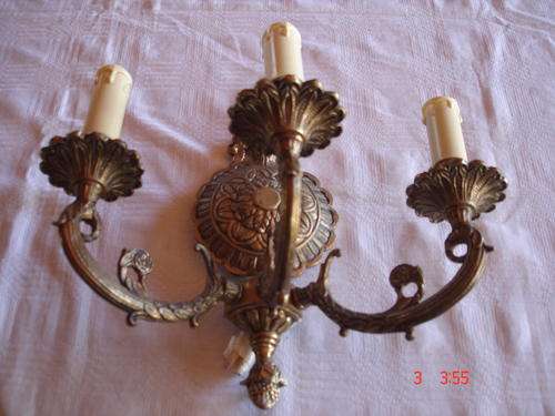 brass light wall fitting .