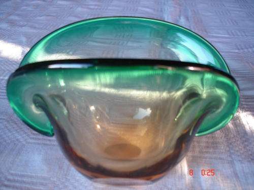 murano shell shaped vase /bowl stands in 2 positions in good nick no chips dia9 by 17 + =..
