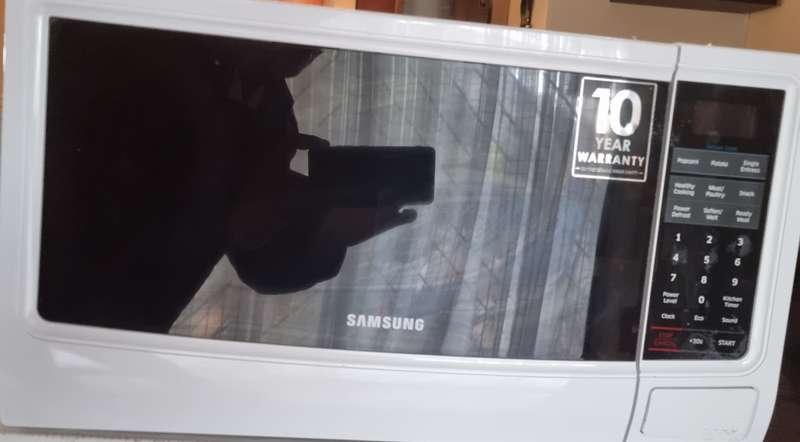 Samsung Smart Sensor Microwave Oven 32L Capacity (For Repair or Parts)