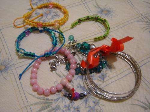 Mixed lot of bracelets, bangles and necklaces