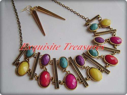 Vintage style necklace and earring set